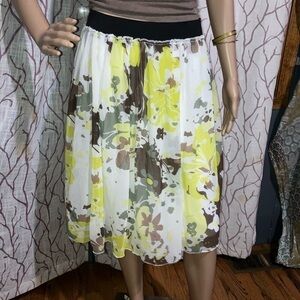 🌼Gorgeous Floral Bella Bird skirt size SM-soft flowy material w/stretch waist